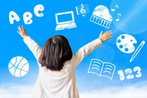 母子家庭の子どもが習い事を通して成長するイメージ。ピアノ・英語・スポーツなど多彩な学びを応援する補助金制度を象徴する写真。