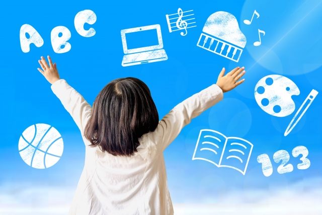 母子家庭の子どもが習い事を通して成長するイメージ。ピアノ・英語・スポーツなど多彩な学びを応援する補助金制度を象徴する写真。